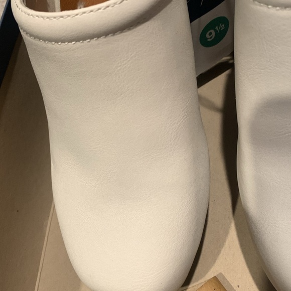 Universal Thread White Watson Memory Foam Heels - Picture 6 of 15